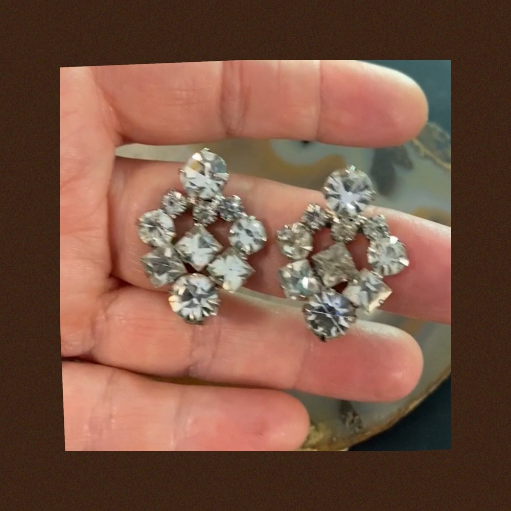 Sales 11-24-25 Vintage designer clip earrings guc 1.25” - Picture 2 of 10